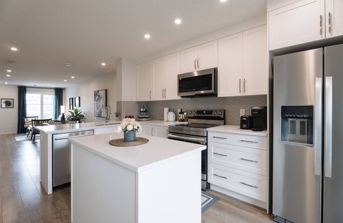 Northwest Calgary House | Central AC| Close Banff | Pond View |Rooftop Balcony