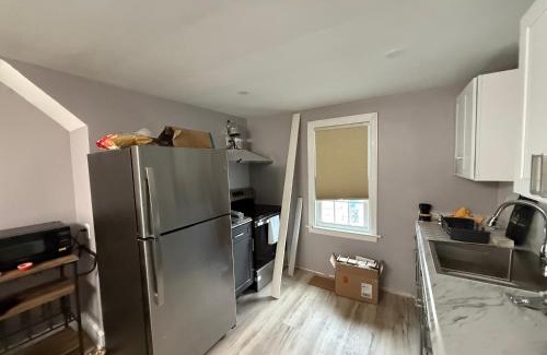 Almont Apartment | Central air, 5 minutes to Canada