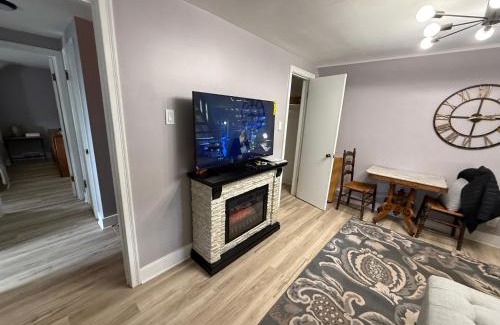 Almont Apartment | Central air, 5 minutes to Canada