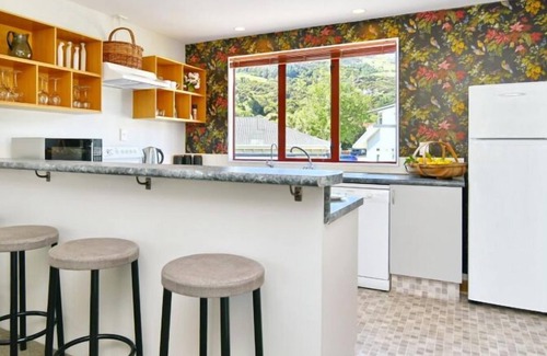 Akaroa House | Central Akaroa Retreat - Balcony & Parking -Tumeke Akaroa