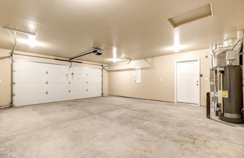 Hermiston House | Central and Quiet, 2 Car Garage, Yard #776A