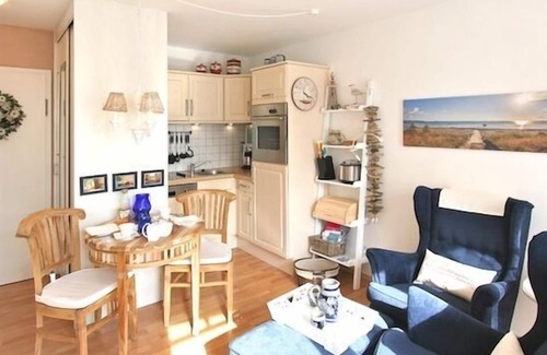 Binz Apartment | Central and quiet location, 30m to the beach, sunny balcony, incl. parking lot and WLAN