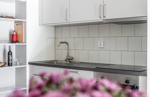 Appelviken Apartment | Central apartment 5min Drive to city airport