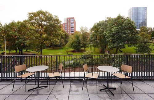 Cheetham Hill Apartment | Central Apartment-Free Parking with Terrace-Gym