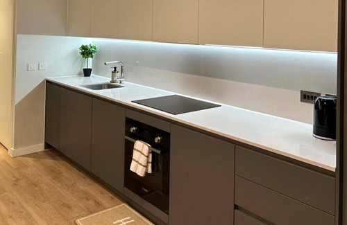 Cheetham Hill Apartment | Central Apartment-free Parking With Terrace-gym