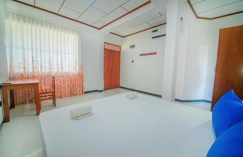 Aluthgama Apartment | Central Apartment near Bentota Beach- Balcony & Kitchen