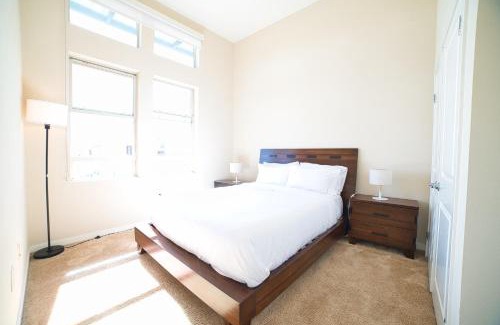 Mid-Wilshire Apartment | Central Apartment
