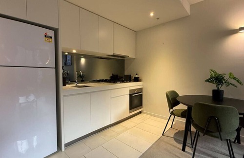 East Melbourne Apartment | Central Apartment w/Free Parking