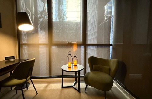 East Melbourne Apartment | Central Apartment w/Free Parking