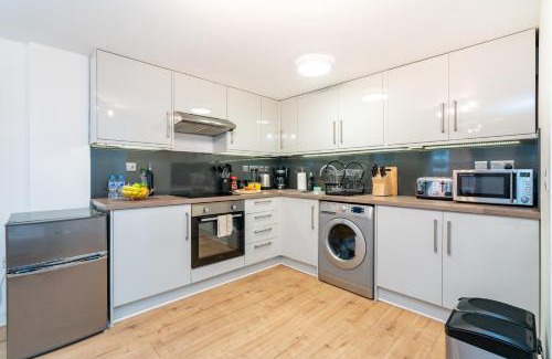 Andover Apartment | Central Apartment With 55” Smart TV+Netflix
