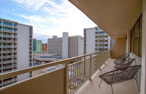 Crystal City Apartment | Central Apartment with Easy Metro Access