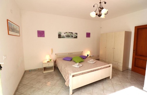 Otranto Apartment | Central Apartment With Wi-fi, Air Conditioning And Balcony; Pets Allowed