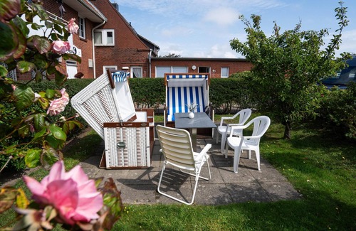 Westerland Apartment | Central app. for 2 persons, WLAN and TV, pets allowed.