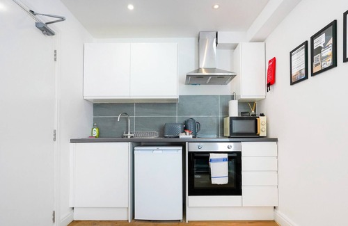 Buckingham Apartment | Central Apt #1 Free Parking + Fast Wifi + SmartTV