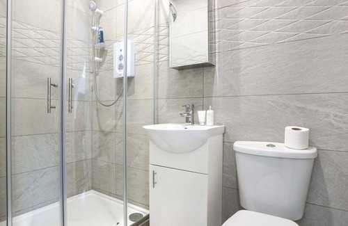 Buckingham Apartment | Central Apt #2 Free Parking + Fast Wifi + SmartTV