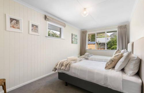 Arrowtown House | Central Arrowtown - 4 Beds and Hot Tub!