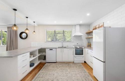 Arrowtown House | Central Arrowtown - 4 Beds and Hot Tub!