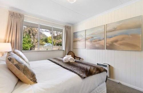Arrowtown House | Central Arrowtown - 4 Beds and Hot Tub!