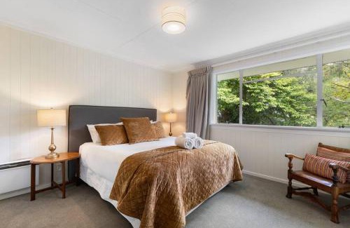 Arrowtown House | Central Arrowtown - 4 Beds and Hot Tub!