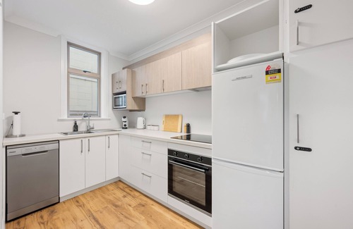 Picton Apartment | Central Art Deco #5