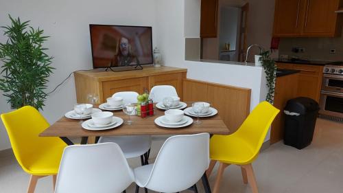 Ashford House | Central Ashford Stay - Contractors & Families Welcome - Free Parking