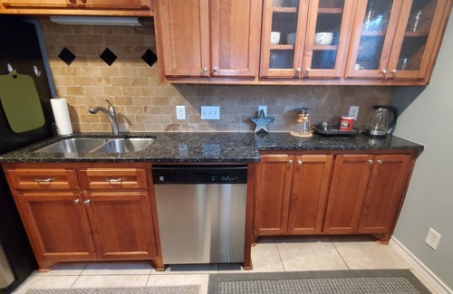Hyde Park Condo | Central Austin - Hyde Park 1 Bed/Bath Pool WIFI Laundry. Ideal long term stay.