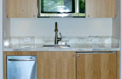 Pemberton Heights Apartment | Central Austin Luxury Loft - Completely Private