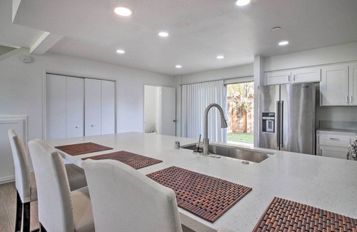 Country Rose Apartment | Central Bakersfield Townhome w/Private Patio