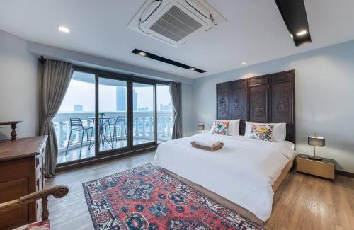 Bang Rak Apartment | Central Bangkok, 5 stars river view & characteristic decor