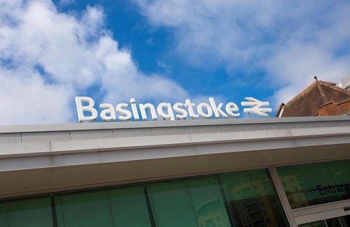 Basingstoke Apartment | Central Basingstoke - Large 2 bedroom 2 bathroom (King/Twin) Luxury Apartment