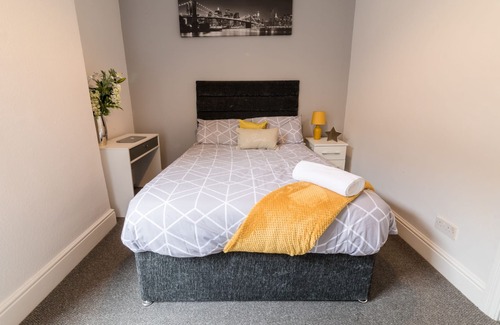 Bedford Apartment | Central Bedford Contractor Apartment free wifi 1