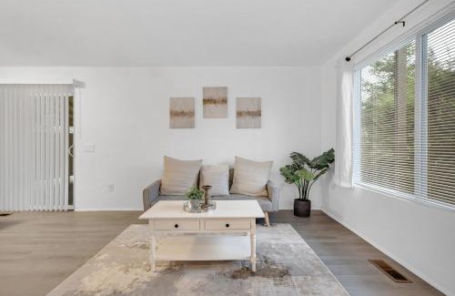Lake Hills House | Central Bellevue Retreat