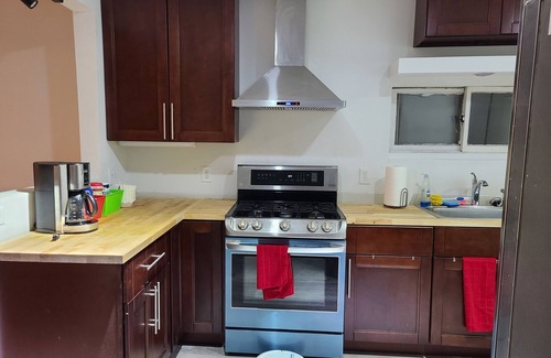 Bethlehem Apartment | Central Bethlehem warm welcoming 2nd FL twin home