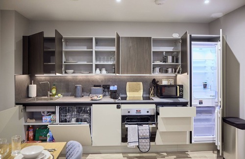 Birmingham City Centre Apartment | Central Birmingham Getaway: Luxury 2-Bedroom, Netflix, Games & Parking