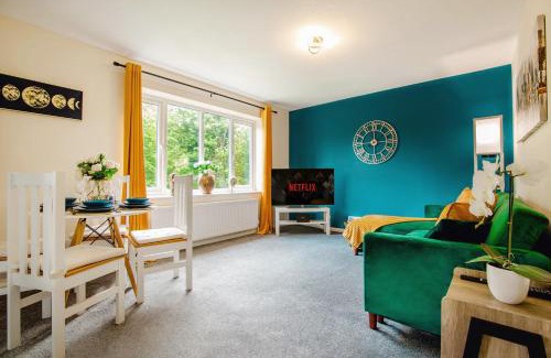 Sheffield Apartment | Central Blue Haven Retreat Free Parking 8ppl!
