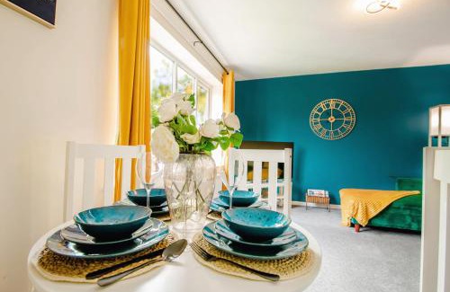 Sheffield Apartment | Central Blue Haven Retreat Free Parking 8ppl!