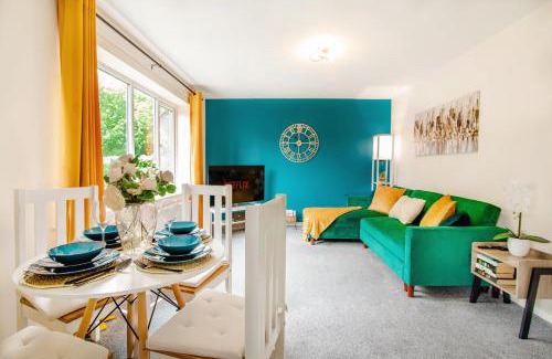 Sheffield Apartment | Central Blue Haven Retreat Free Parking 8ppl!