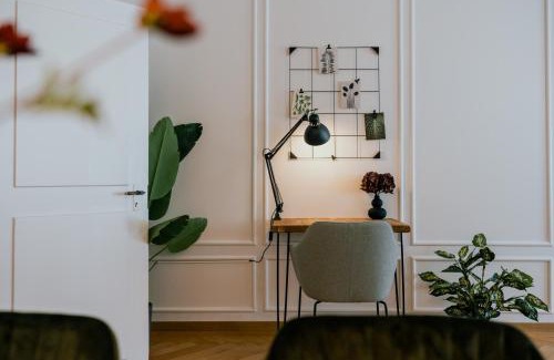 Balliz Apartment | Central Boutique Apartment - Garden with Riveraccess