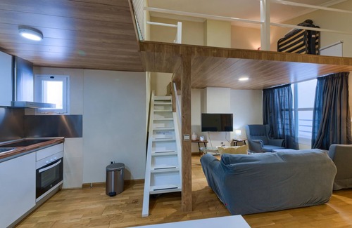 Ensanche Centro Apartment | Central bright and cozy penthouse for 4 people