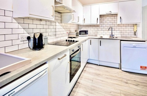 Bristol City Centre House | Central Bristol 2 Bed House! Opposite the BRI Hospital, Ideal for Professionals