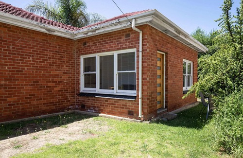 Plympton Apartment | Central budget sight seeing base