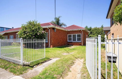 Plympton Apartment | Central budget sight seeing base