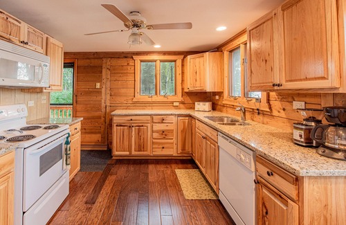 Crystal Falls Cabin | Central Cabin Retreat - ATV Trail Access - Perfect for Groups & Families