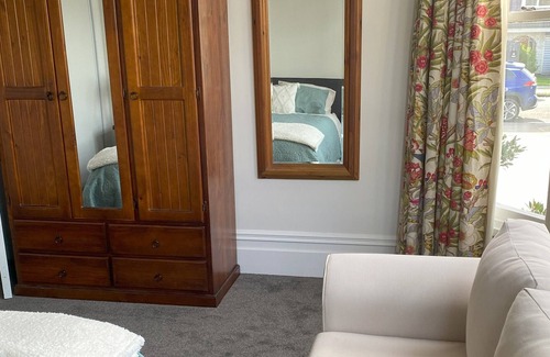 Cashmere Villa | Central Cashmere Location 2 Bedrooms, Large Lounge