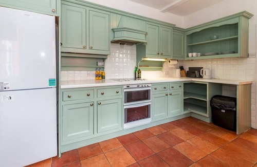 Caversham Apartment | Central Caversham/Traditional English House | Pass the Keys