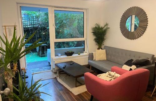 Junction Apartment | Central Chic 2 Bedroom London Flat