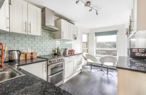 Junction Apartment | Central Chic 2 Bedroom London Flat