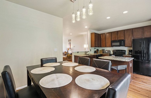 Christiana House | Central Christiana Moderno - 3-BR Townhome in delightful Newark with AC and more
