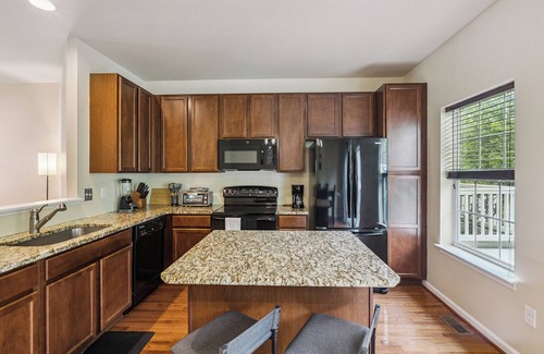 Christiana House | Central Christiana Moderno - 3-BR Townhome in delightful Newark with AC and more
