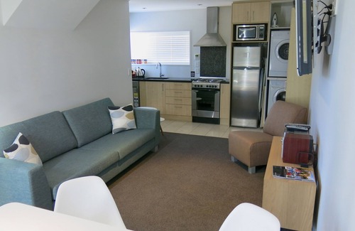 Merivale House | Central City Apartment - ideal for couples & families